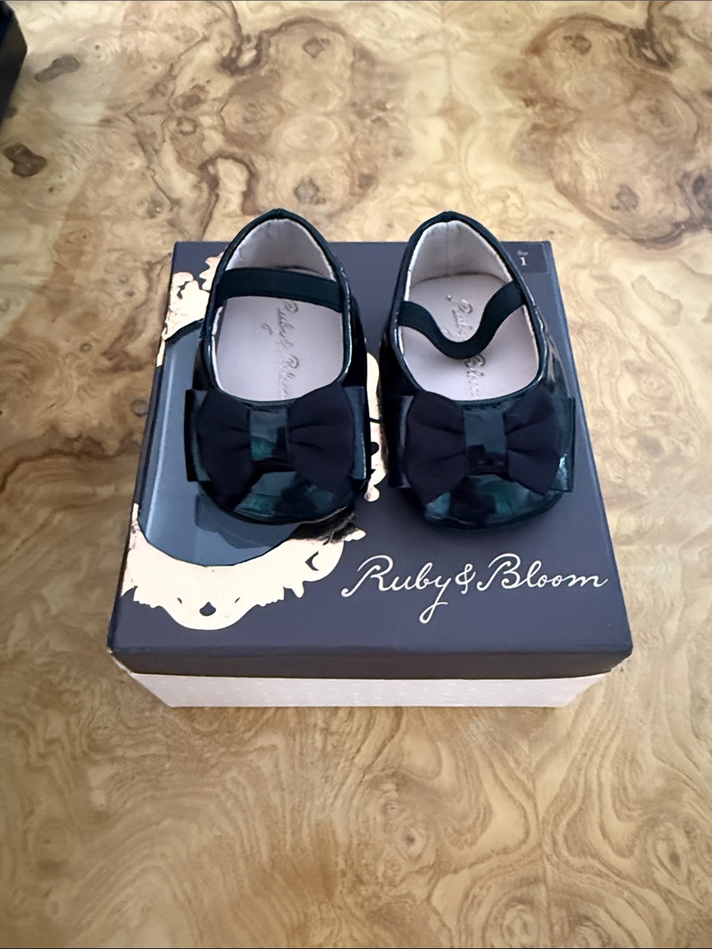 Ruby & Bloom crib shoes size 1 EUC